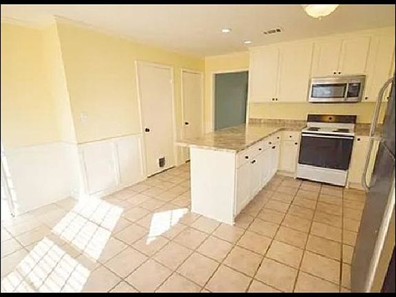 3rd image of 15 Kingspark Dr