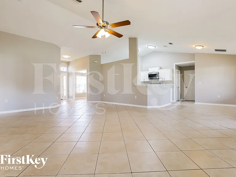 3811 Trenton Ln — Photo 4