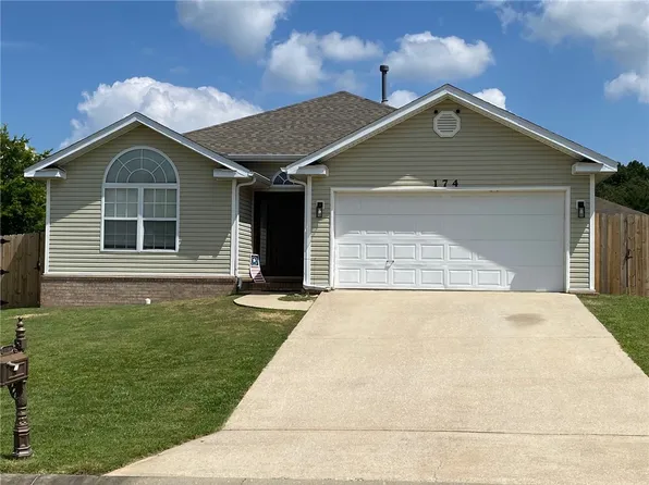 174 Elizabeth Dr, Huntsville, AR 72740