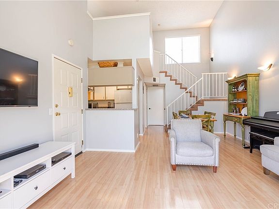 4th image of 11150 Glenoaks Blvd Unit 298