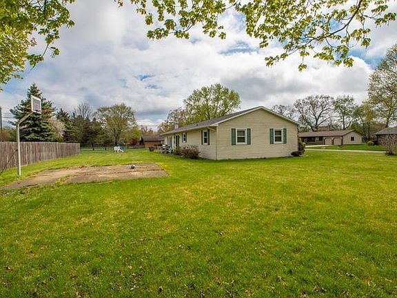 5th image of 51830 Bellflower Ln