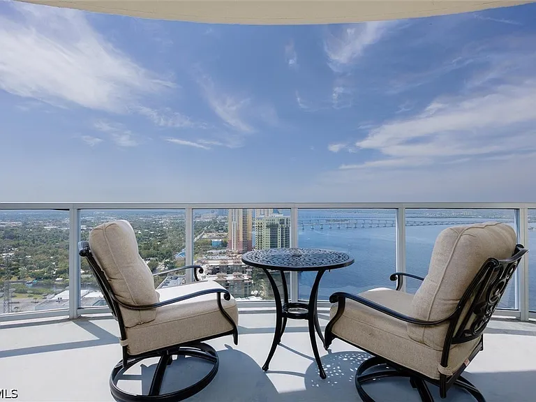 3000 Oasis Grand Blvd #LPH1 — Photo 8