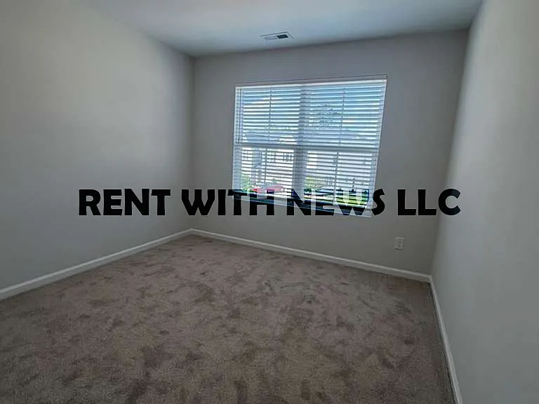 115 Hunston Dr — Photo 17