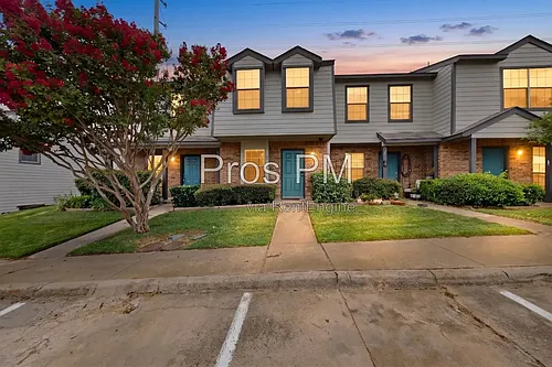 734 W Collins St Photo 1