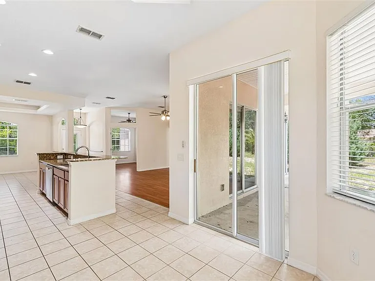 37 Greenpark Blvd — Photo 29