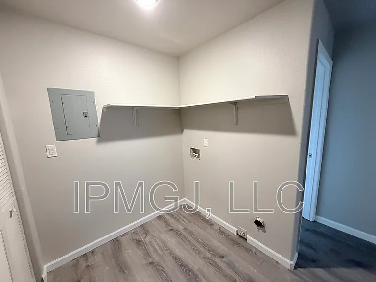 3246 Downey Ct #4 — Photo 8