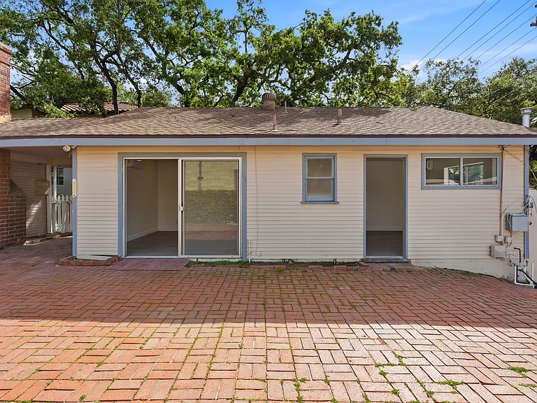 3240 Mills Ave — Photo 12