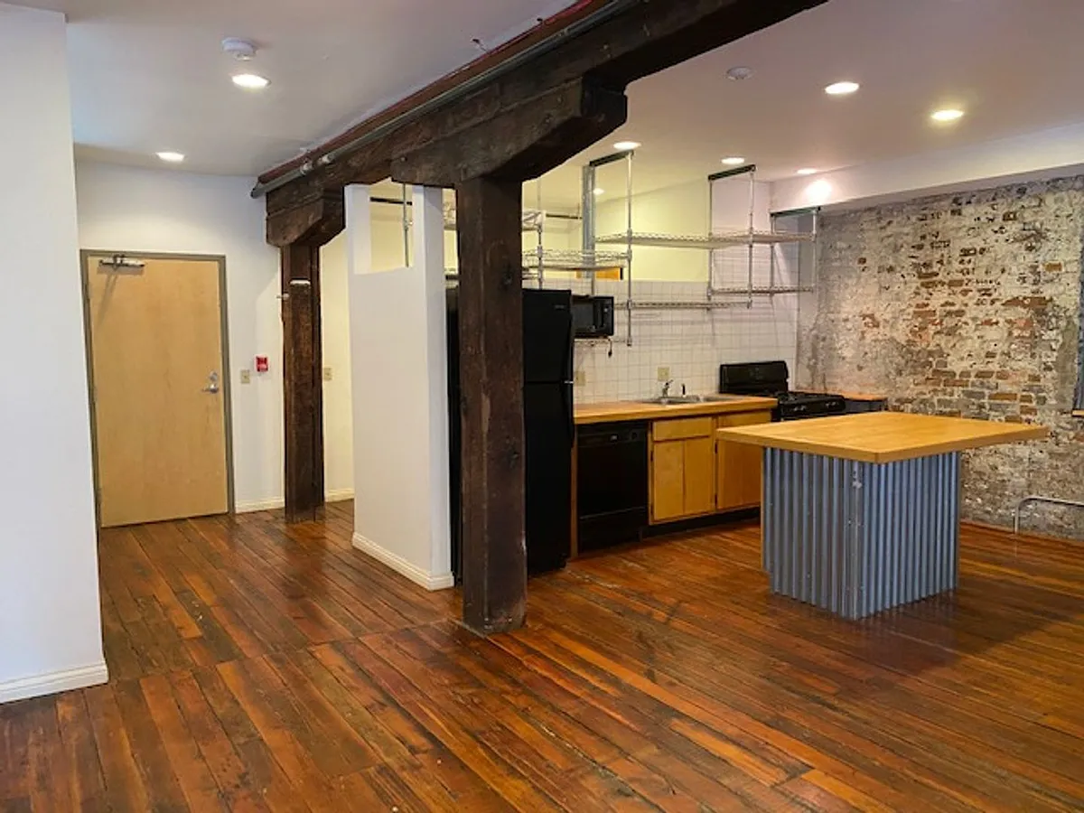 Building Photo - 209 Woodward St