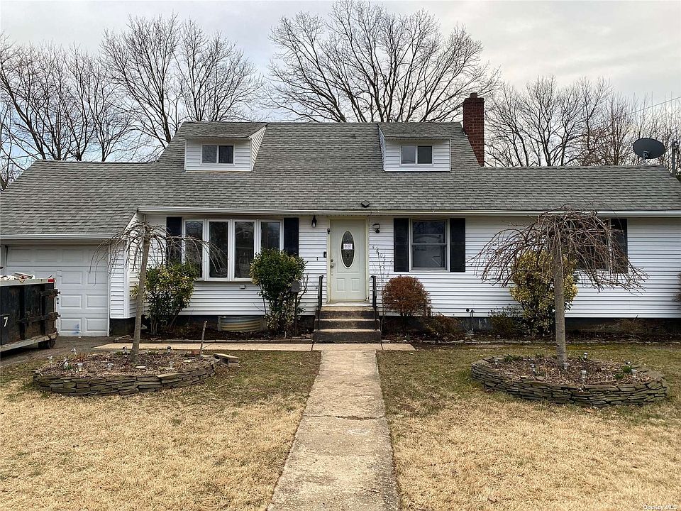 2nd image of 460 Elmore St
