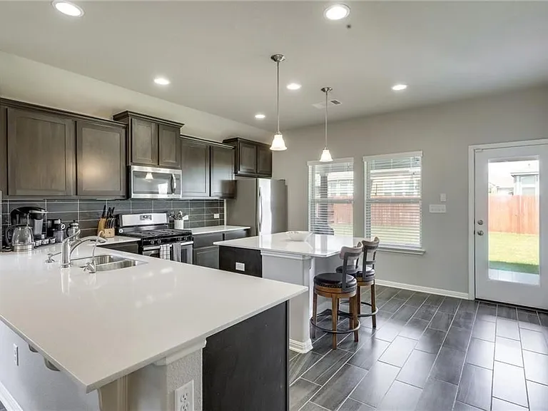 8005 Mozart St — Photo 2