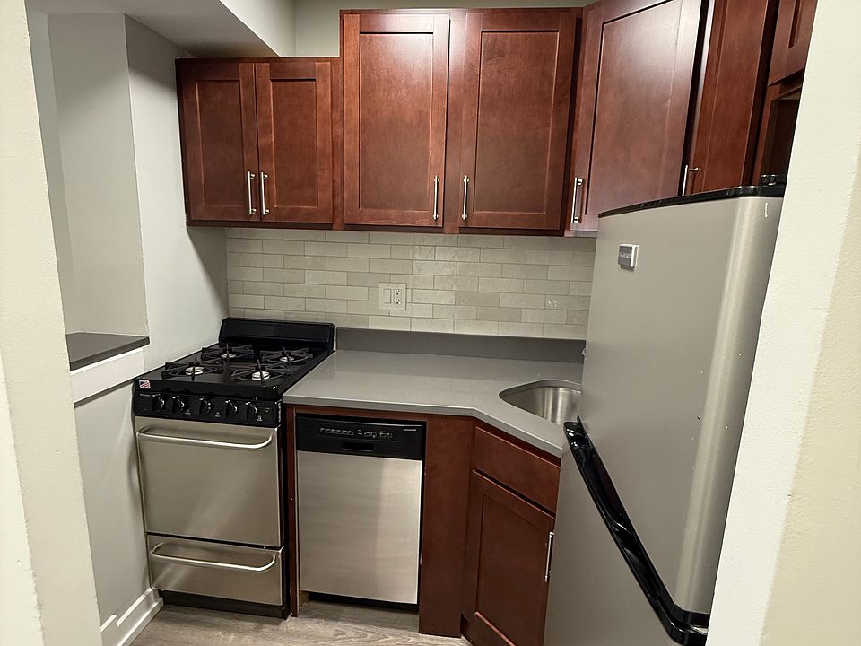 1st image of 454 W Barry Ave #316