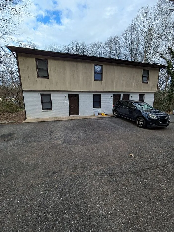 2 bed, 1.5 bath, 912 sqft, $925 — Photo 1
