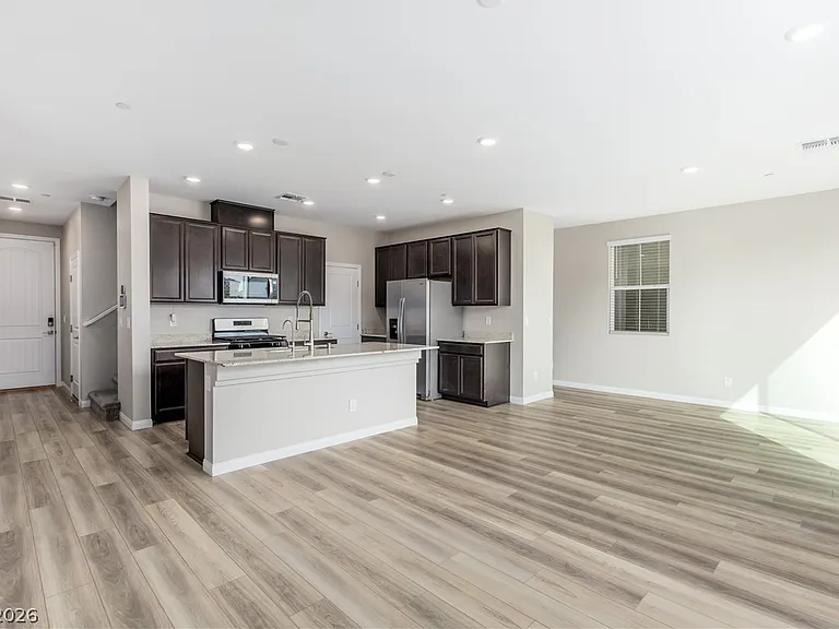 2280 Teatro Ave — Photo 2
