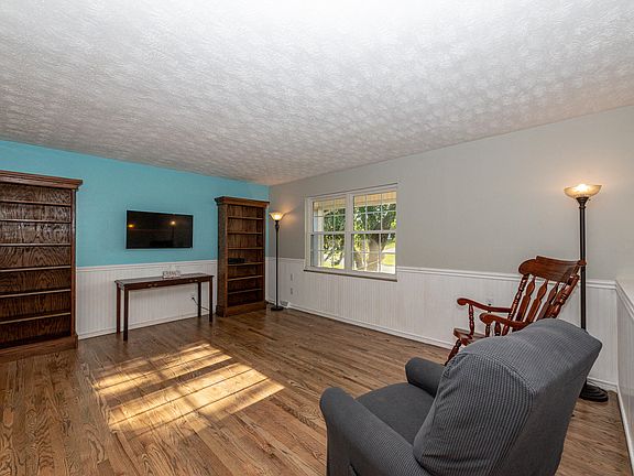 5th image of 1106 S Dogwood Dr