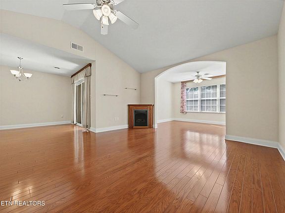 4th image of 229 River Garden Ct