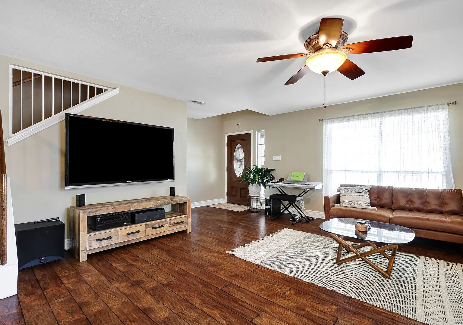 Stunning Two-Story in Helotes Crossing Gated Community — Photo 4