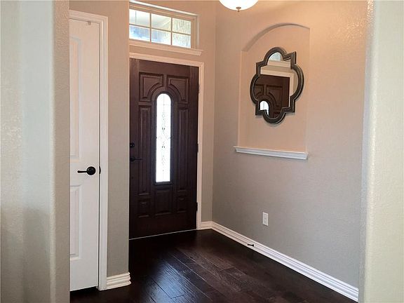 3rd image of 1305 Wysteria Ln