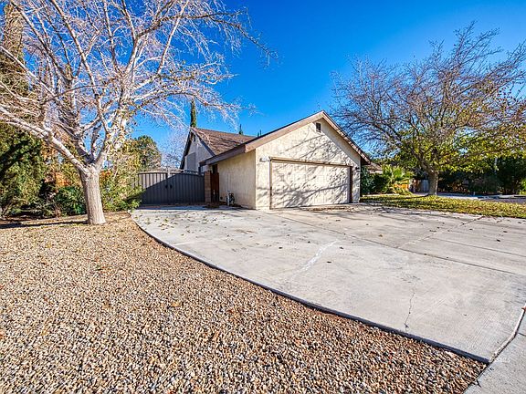 3rd image of 315 Mesquite Ave