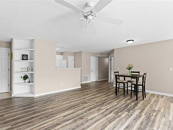 5th image of 221 Timberline Ridge Ct