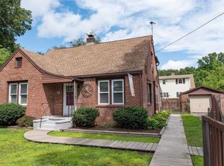 41 Park St, Feeding Hills, MA 01030