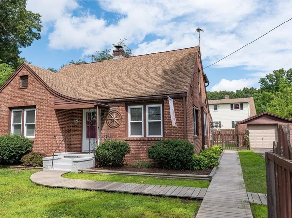 41 Park St, Feeding Hills, MA 01030