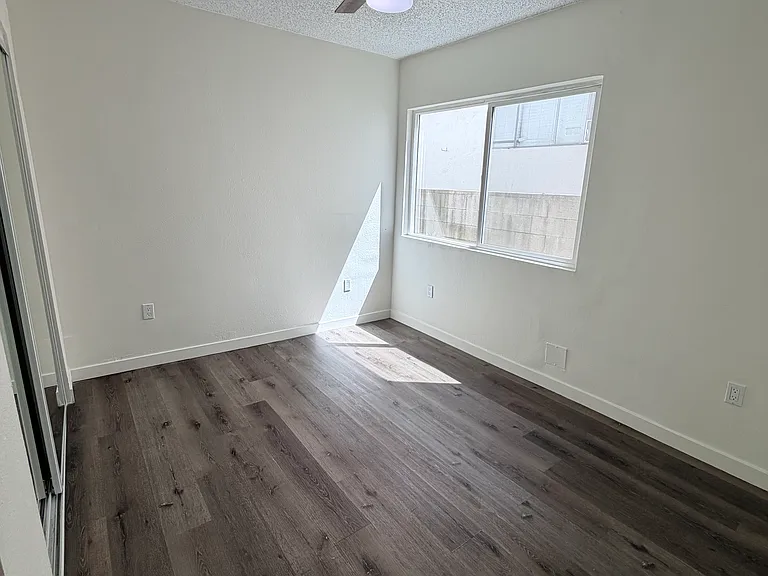 14924 Roscoe Blvd #5 — Photo 12