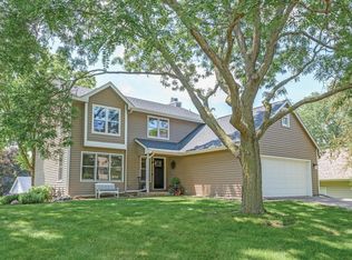161 Fox Hollow Dr, Chanhassen, MN 55317