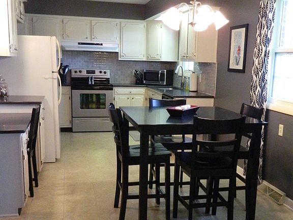 5th image of 271 Orchard Dr