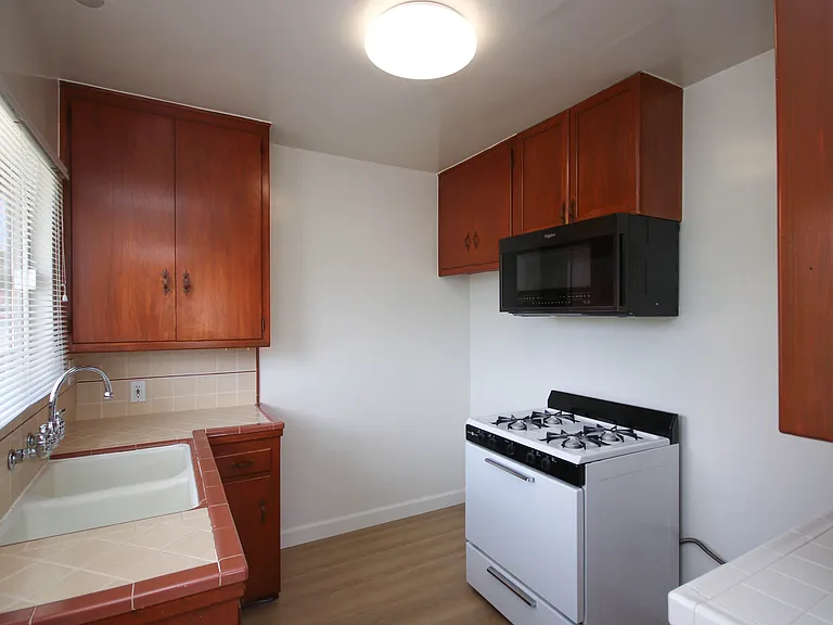 116 N Huntington Dr #C — Photo 8