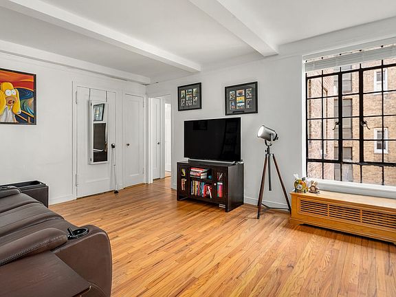 2nd image of 333 E 43rd St APT 901