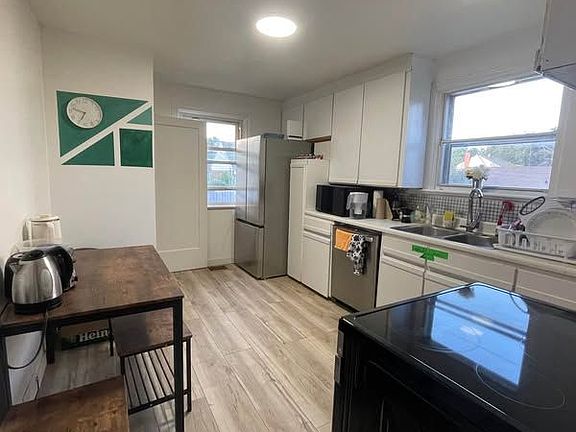 2nd image of 235 Belford Cres
