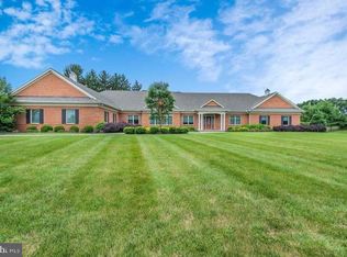 7050 Creek Crossing Dr, Harrisburg, PA 17111