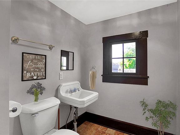 5th image of 1411 Comer Ave