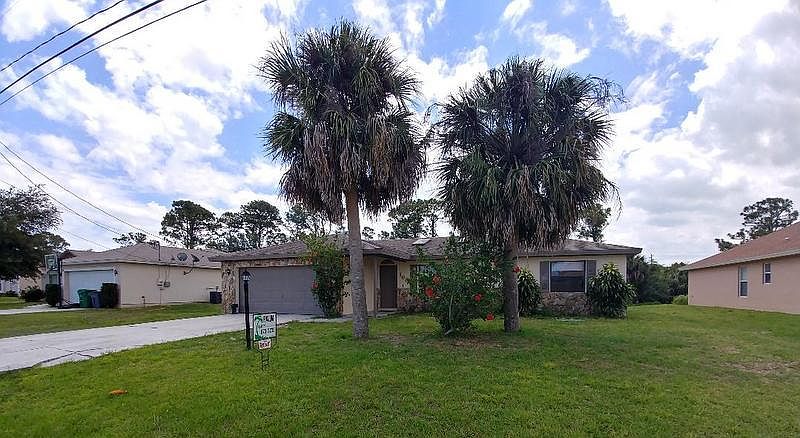 1st image of 166 SW Essex Dr