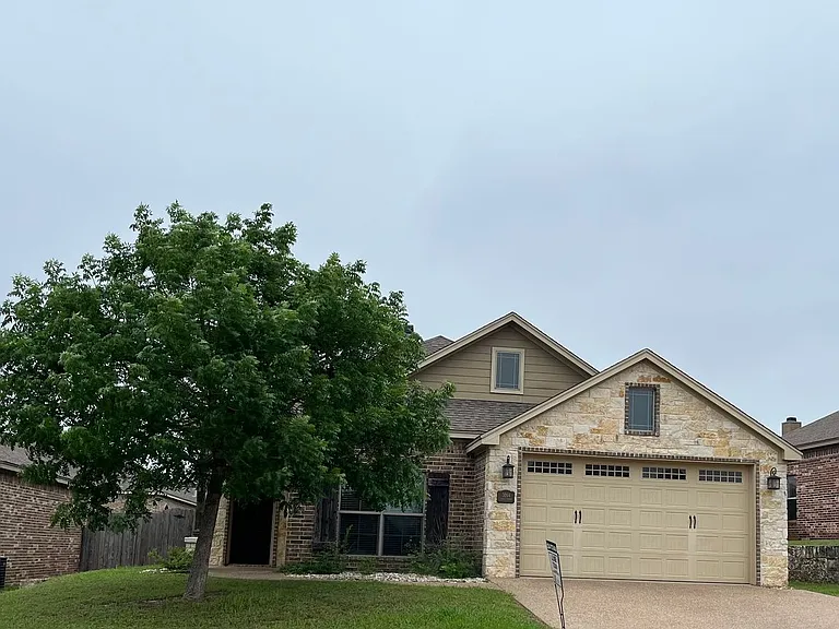 3004 Silver Saddle Dr — Photo 1