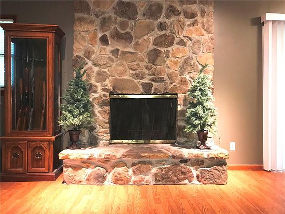 3rd image of 940 N Twin Oaks Dr
