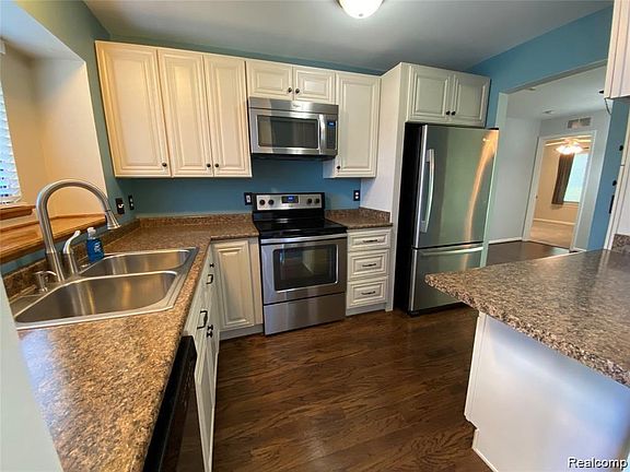 4th image of 42796 Lilley Pointe Dr #177