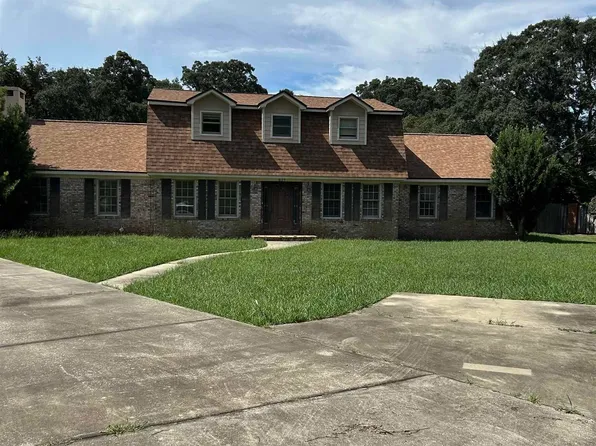 817 Bay Cliffs Rd, Gulf Breeze, FL 32561