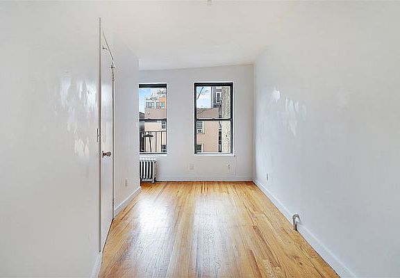 3rd image of 219 Montrose Ave #1