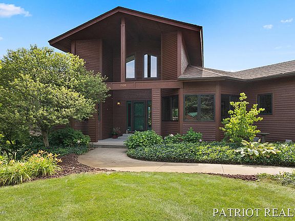 3rd image of 1860 Skyview Dr NW