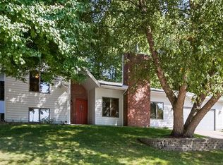 2602 Camelot Ave NW, Cedar Rapids, IA 52405