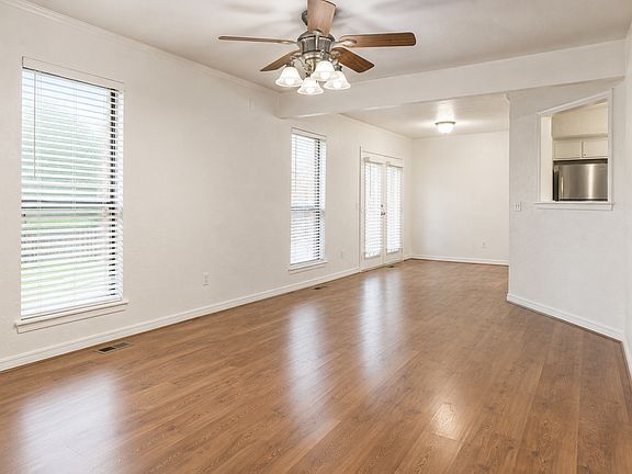 5th image of 1724 Lionsgate Cir