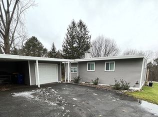 15 Farview Cir, Camillus, NY 13031