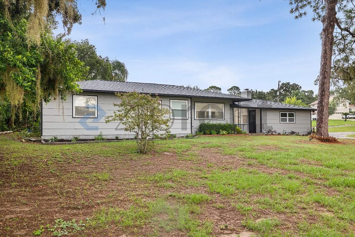 Mount Dora — Photo 1