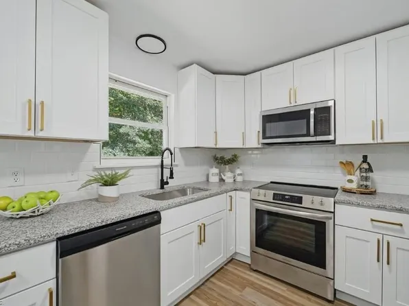 47 Lacrosse St, Hampton, VA 23663