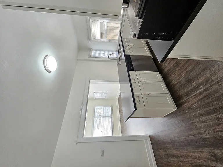 Indiana Street Apartments — Photo 20