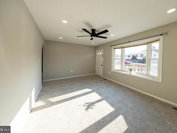 4th image of 45756 Sayre Dr