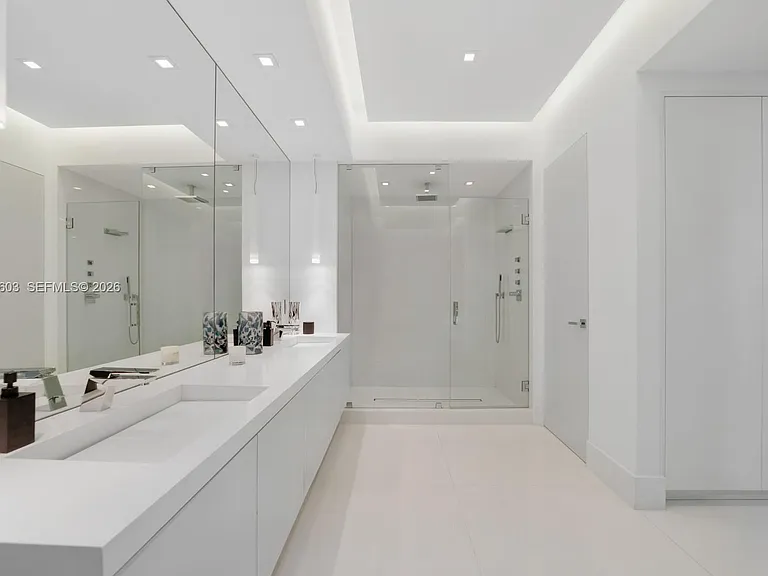 50 S Pointe Dr #2903 — Photo 14