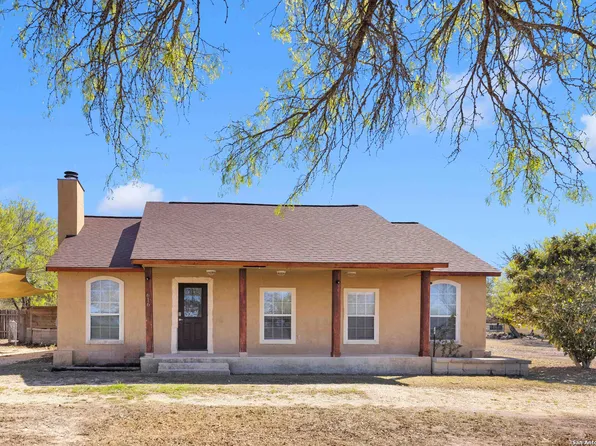 616 County Road 4639, Hondo, TX 78861