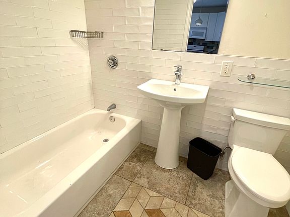 4th image of 72 London St #2R